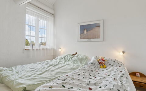 Ruse - 6Km from the Sea: Lit, Chambre, Mur, Design Intérieur, Meubles, Drap De Lit, Literie, Plafond, Linge, Textile