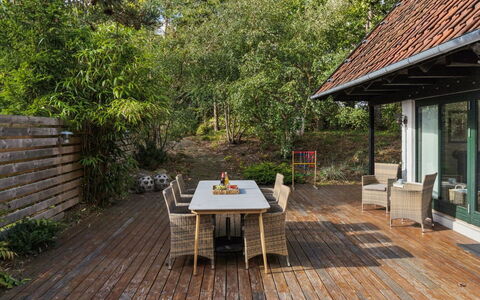 Bedrija - 200M from the Sea: Bois, Meubles, Parquet, Mobilier De Jardin, Dur, Sol, Jardin, Plate-Forme, Chaise, Tache De Bois