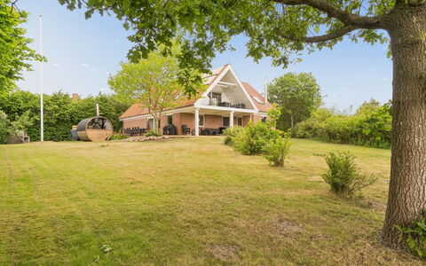Cyrill - 2Km from the Sea: Maison, Domicile, Zone Rurale, Chalet, Pelouse, Biens, Ferme, Jardin, Ombre, Aménagement Paysager