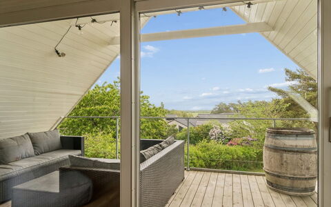 Cyrill - 2Km from the Sea: Meubles, Bois, Design Intérieur, Sol, Sol, Chaise, Pièce, Plafond, Salon, Appartement