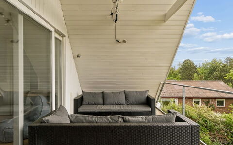 Cyrill - 2Km from the Sea: Meubles, Bois, Design Intérieur, Sol, Sol, Chaise, Pièce, Plafond, Salon, Appartement