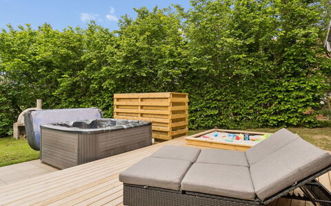Cyrill - 2Km from the Sea: Meubles, Bois, Design Intérieur, Sol, Sol, Chaise, Pièce, Plafond, Salon, Appartement