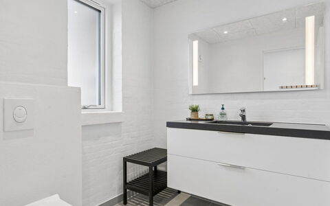 Cyrill - 2Km from the Sea: Sol, Luminaire Plomberie, Armoire De Toilette, Sol, Design Intérieur, Lavabo, Évier, Salle De Bains, Plomberie, Robinet