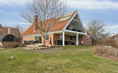 Cyrill - 2Km from the Sea: Ciel, Toit, Maison, Domicile, Architecture, Chalet, Lot Terre, Biens, Ferme, Pelouse
