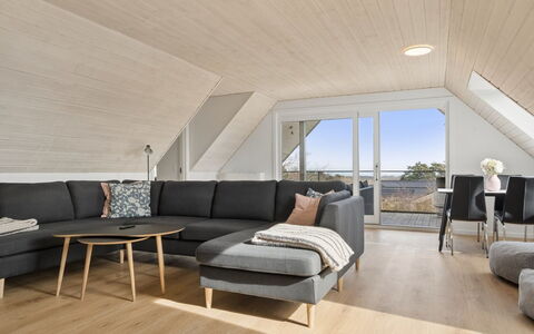 Cyrill - 2Km from the Sea: Bois, Sol, Sol, Design Intérieur, Meubles, Parquet, Salon, Canapé, Dur, Tache De Bois