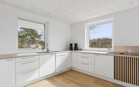 Cyrill - 2Km from the Sea: Sol, Bois, Plafond, Sol, Design Intérieur, Parquet, Cuisine, Dur