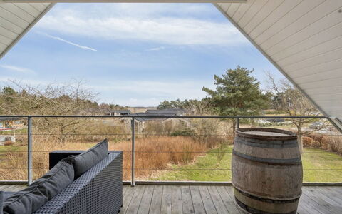 Cyrill - 2Km from the Sea: Ciel, Bois, Dur, Planche, Plate-Forme, Biens, Ombre, Daylighting, Parquet, Porche