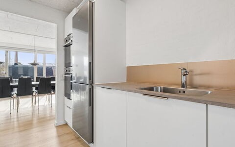 Cyrill - 2Km from the Sea: Cuisine, Comptoir, Appareil De Cuisine, Sol, Design Intérieur, Sol, Meubles, Cabinetry, Bois, Principaux Appliance