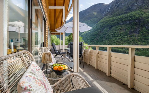 Høyanger Panorama: Bois, Meubles, Porche, Chaîne De Montagnes, Eco Hôtel, Balcon, Chaise, Plate-Forme, Tache De Bois, Dur