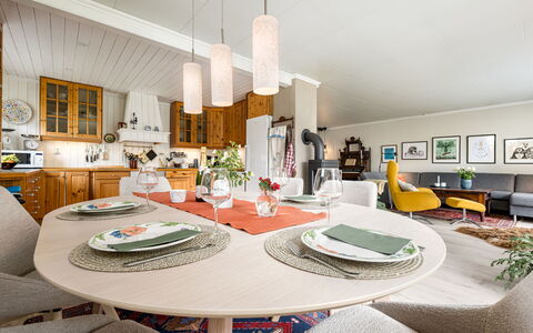 Høyanger Panorama: Meubles, Design Intérieur, Sol, Luminaire, Plafond, Chaise, Bois, Table, Table Cuisine Et Salle A Manger, Salle À Manger