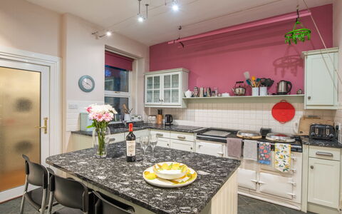 Netherwood: Cuisine, Comptoir, Appareil De Cuisine, Design Intérieur, Principaux Appliance, Sol, Meubles, Cabinetry, Sol, Plafond