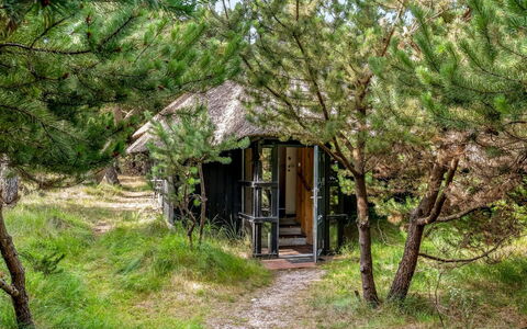 Lene - 2Km from the Sea: Maison, Toit, Domicile, Chalet, Cabanon, Batiments Jardin, Siding, Cour, Cabane En Rondins, Cabane