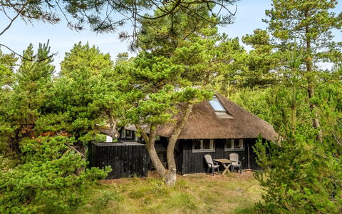 Lene - 2Km from the Sea: Maison, Toit, Domicile, Chalet, Cabanon, Batiments Jardin, Siding, Cour, Cabane En Rondins, Cabane