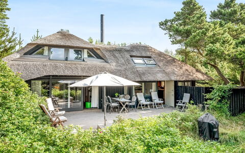 Lene - 2Km from the Sea: Maison, Toit, Domicile, Chalet, Cabanon, Batiments Jardin, Siding, Cour, Cabane En Rondins, Cabane
