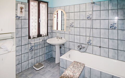 Iside: Salle De Bains, Luminaire Plomberie, Lavabo, Sol, Évier, Sol, Robinet, Toilette, Design Intérieur, Plomberie