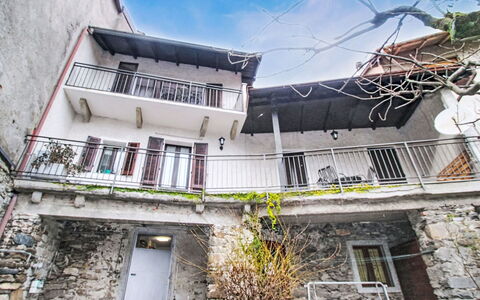 Iside: Mur, Domicile, Porte, Balcon, Balustrade, Escaliers