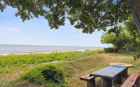 Gottfrida - 50M from the Sea: Bleu, Chalet, Maison, Domicile, Ferme, Biens, Siding