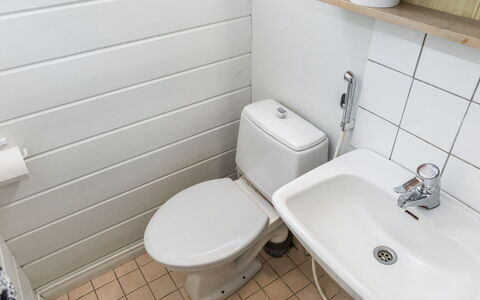 Voimatahko: Siège De Toilette, Salle De Bains, Toilette, Luminaire Plomberie, Sol, Évier, Sol, Lavabo, Plomberie, Design Intérieur