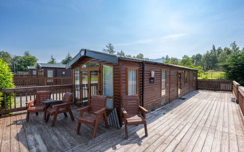 Scottishhighlands.lochness: Bois, Plate-Forme, Chalet, Dur, Planche, Tache De Bois, Clôture, Boardwalk, Porche, Cabane En Rondins