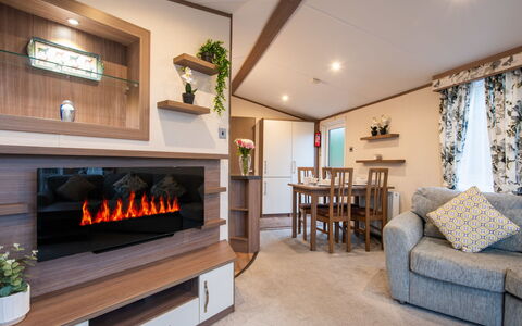 Scottishhighlands.lochness: Meubles, Design Intérieur, Bois, Sol, Plafond, Salon, Canapé, Sol, Domicile, Télévision