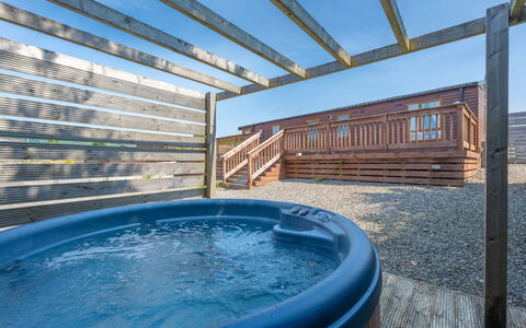 Scottishhighlands.lochness: Bois, Composite, Plate-Forme, Tache De Bois, Dur, Planche, Piscine, Conception, Lumber, Parquet