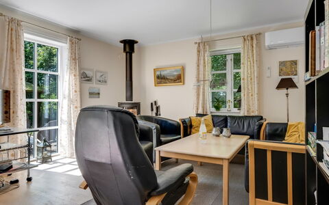 Virve - 100M to the Fjord: Meubles, Design Intérieur, Sol, Chaise, Sol, Éclairage, Domicile, Pièce, Plafond, Salon