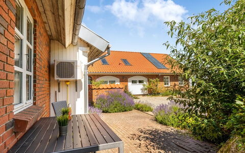Virve - 100M to the Fjord: Meubles, Bois, Design Intérieur, Sol, Sol, Chaise, Pièce, Plafond, Salon, Appartement