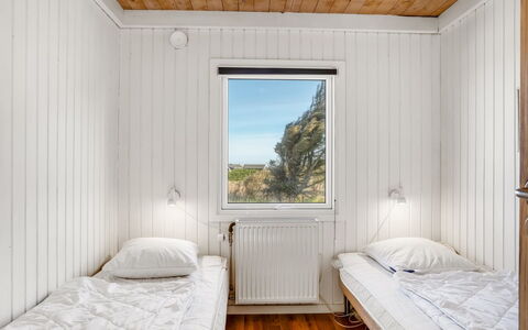 Månviva - 250M from the Sea: Bois, Chambre, Lit, Literie, Dur, Planche, Cadre De Lit, Drap De Lit, Tache De Bois, Parquet