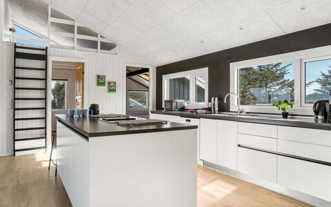 Månviva - 250M from the Sea: Bois, Sol, Plafond, Cuisine, Design Intérieur, Sol, Comptoir, Domicile, Parquet, Principaux Appliance
