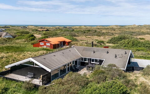 Askrik - 350M from the Sea: Maison, Domicile, Porte, Toit, Chalet, Biens, Jardin, Ombre, Siding, Cour