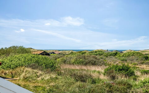 Askrik - 350M from the Sea: Maison, Domicile, Porte, Toit, Chalet, Biens, Jardin, Ombre, Siding, Cour
