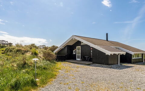 Askrik - 350M from the Sea: Maison, Domicile, Porte, Toit, Chalet, Biens, Jardin, Ombre, Siding, Cour