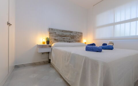 Neptuno: Design Intérieur, Chambre, Bois, Sol, Sol, Meubles, Lit, Plafond, Drap De Lit, Literie