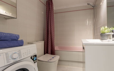 Neptuno: Sol, Design Intérieur, Sol, Luminaire Plomberie, Machine À Laver, Salle De Bains, Pièce, Armoire De Toilette, Évier, Robinet