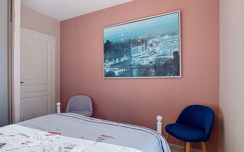 Bienvenue: Rose, Design Intérieur, Pièce, Plafond, Peindre, Chambre, Tache De Bois, Linge, Literie, Lampe