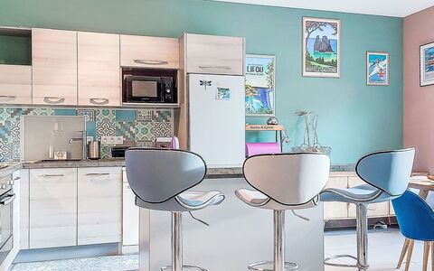 Bienvenue: Meubles, Design Intérieur, Sol, Sol, Chaise, Tabouret, Cuisine, Éclairage, Pièce, Domicile