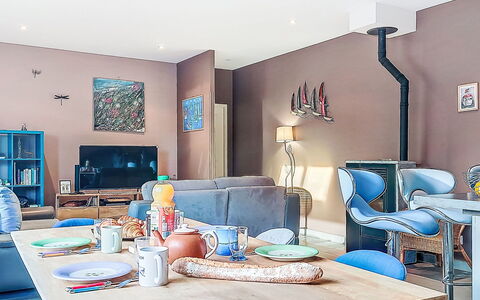 Bienvenue: Meubles, Design Intérieur, Sol, Pièce, Chaise, Plafond, Sol, Éclairage, Salon, Table
