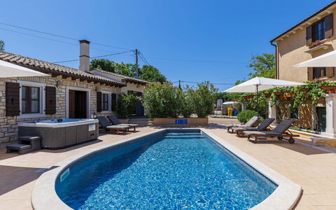 Villa Christina: Piscine, Mobilier De Jardin, Recours, Meubles, Chaise, Eco Hôtel, Ombre, Biens, Dalle, Balancelle