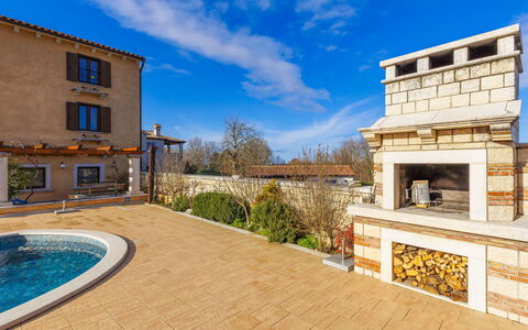 Villa Christina: Piscine, Composite, Jardin, Arrière-Cour, Mobilier De Jardin, Aménagement Paysager, Biens, Dalle, Tuile, Patio