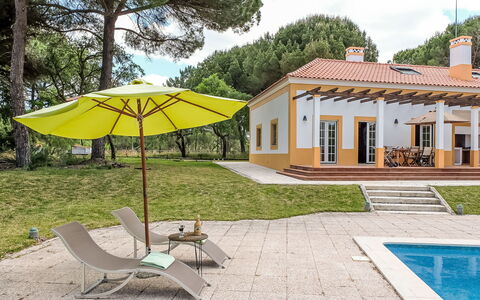 Villa Dos Sobreiros: Domicile, Porche, Biens, Porte, Ferme, Pelouse, Chalet, Piscine, Jardin, Cour