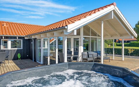 Østmar - 1.3Km from the Sea: Piscine, Mobilier De Jardin, Recours, Loisir, Composite, Ombre, Eco Hôtel, Chaise, Plate-Forme, Biens