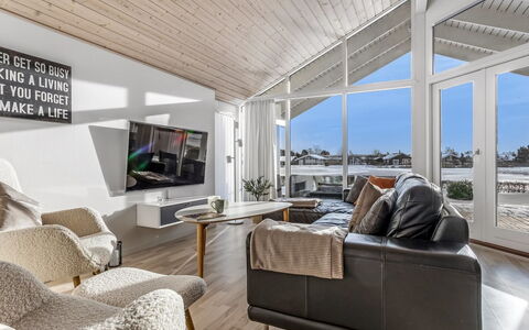 Østmar - 1.3Km from the Sea: Domicile, Appartement, Plafond, Salon, Canapé, Dur, Conception, Parquet, Planche