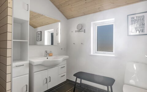 Østmar - 1.3Km from the Sea: Mur, Luminaire Plomberie, Sol, Design Intérieur, Bois, Lavabo, Sol, Évier, Plafond, Salle De Bains