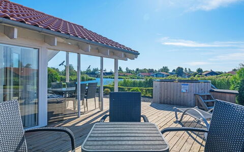 Østmar - 1.3Km from the Sea: Bleu, Meubles, Mobilier De Jardin, Ombre, Chaise, Porche, Balcon, Biens, Plate-Forme, Villa