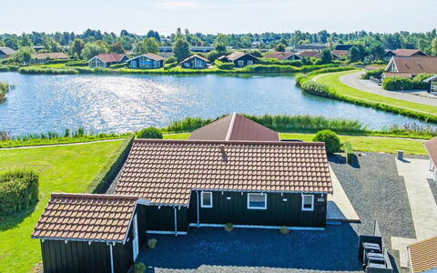 Østmar - 1.3Km from the Sea: Domicile, Maison, Toit, Chalet, Biens, Ombre, Siding, Porche, Aménagement Paysager, Villa