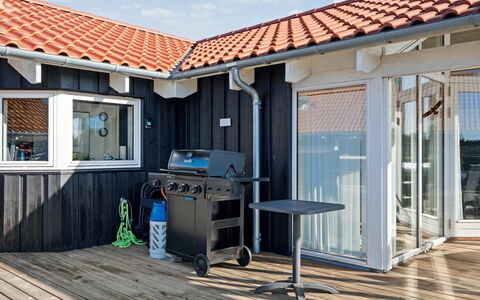 Østmar - 1.3Km from the Sea: Domicile, Maison, Toit, Chalet, Biens, Ombre, Siding, Porche, Aménagement Paysager, Villa