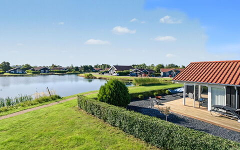 Østmar - 1.3Km from the Sea: Domicile, Maison, Toit, Chalet, Biens, Ombre, Siding, Porche, Aménagement Paysager, Villa