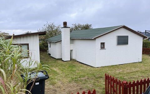 Ginger - 50M from the Sea: Toit, Maison, Domicile, Chalet, Porte, Siding, Plate-Forme, Porche, Planche, Dur