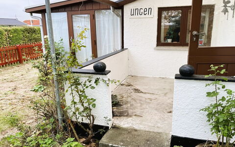 Ginger - 50M from the Sea: Toit, Maison, Domicile, Chalet, Porte, Siding, Plate-Forme, Porche, Planche, Dur