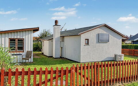 Ginger - 50M from the Sea: Chalet, Lot Terre, Cabane En Rondins, Rive, Réservoir, Cabanon, Batiments Jardin, Du Son, Des Bois